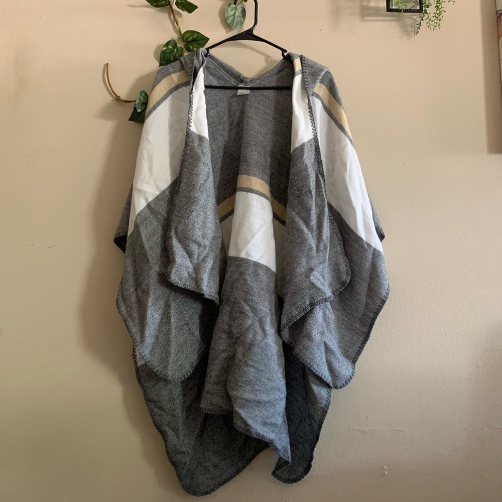 ✨Francesca’s poncho✨